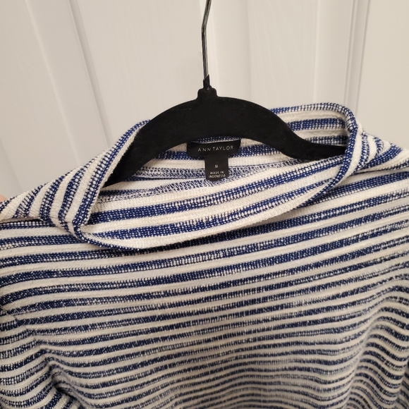 Ann Taylor striped top. - Picture 6 of 6